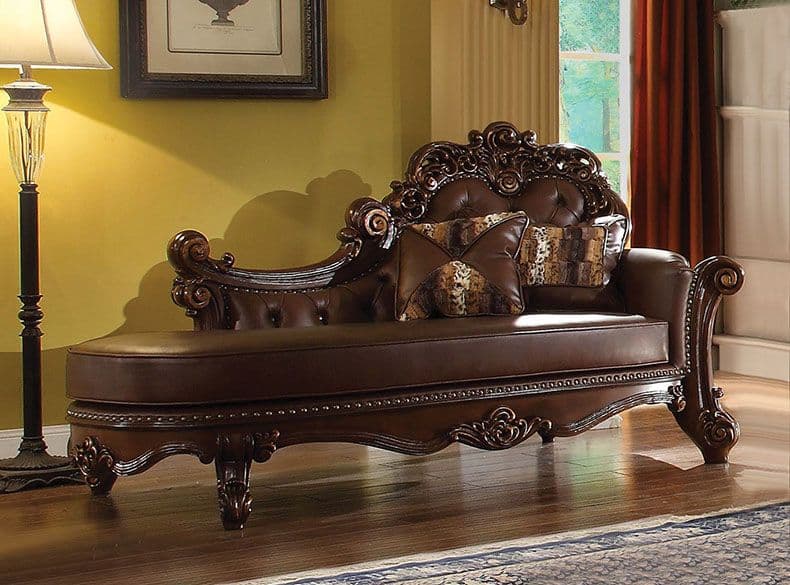 Chaise W/2 Pillows